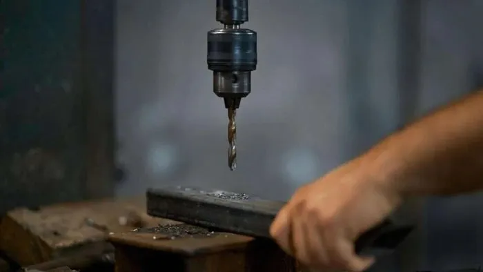 process creating metal fence with special tools 1